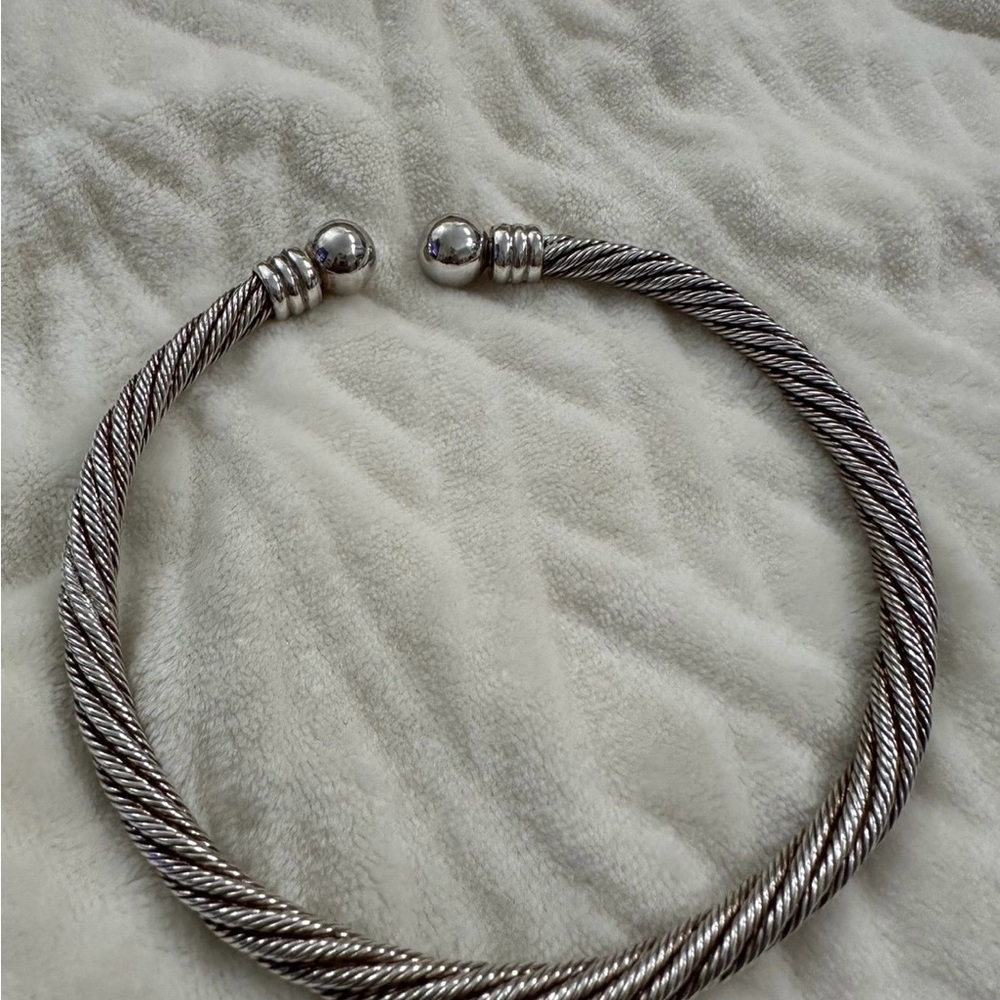Elegant Silver Twisted Necklace